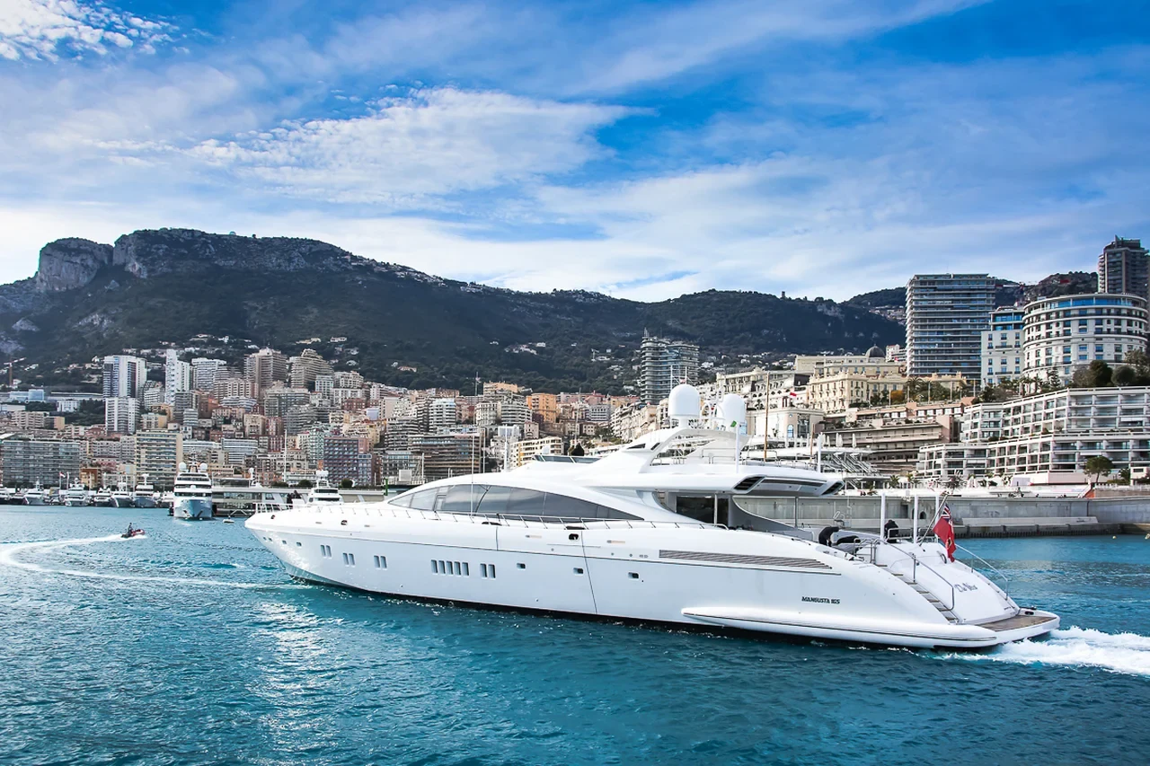 Yacht on the French Riviera, a hospitality reference for the proposed programme